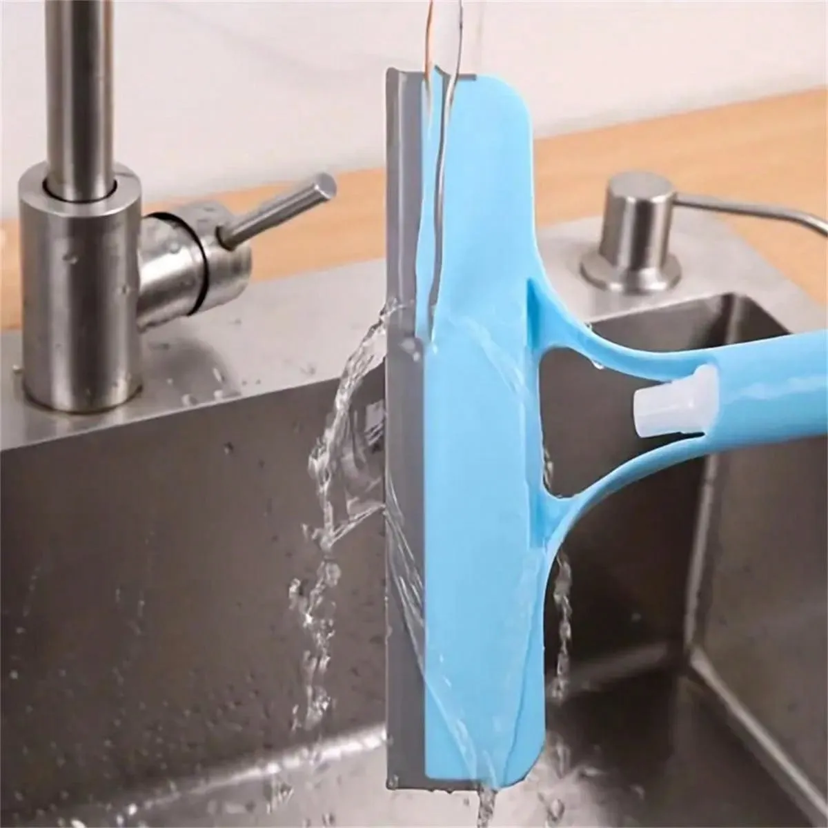 1pc Ultifunctional Glass Wiper With Watering Can - Perfect ForCleaning Mirrors, Windows, And Cars - Includes Bathroom Accessories